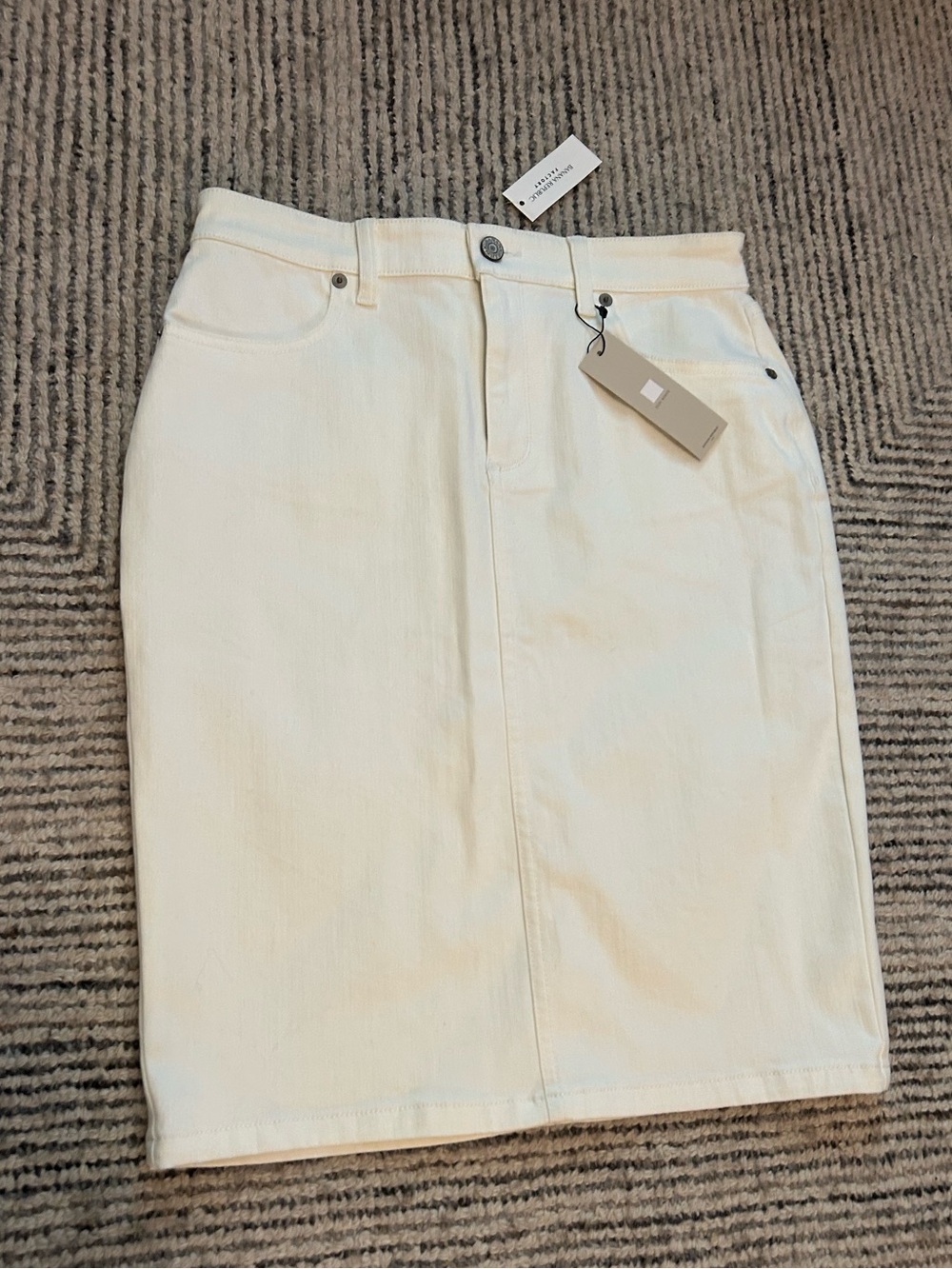 Banana Republic Factory White Denim Skirt Size 4 NWT
